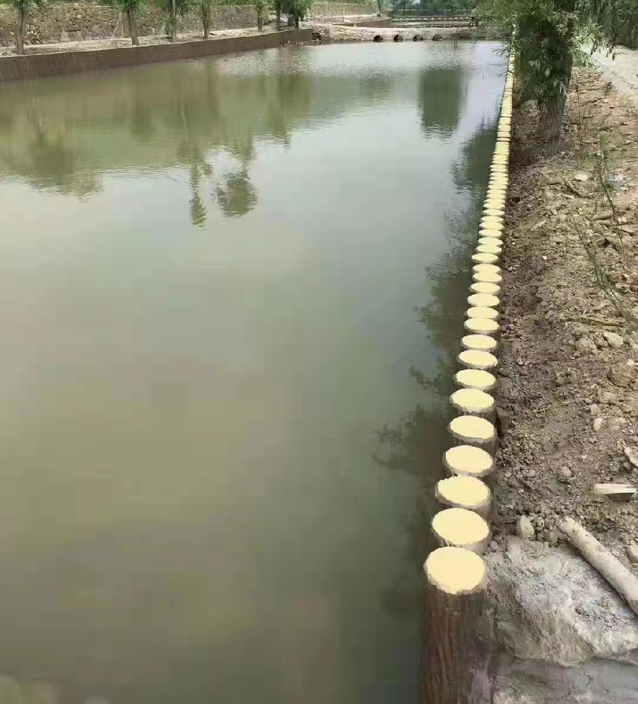 仿木桩